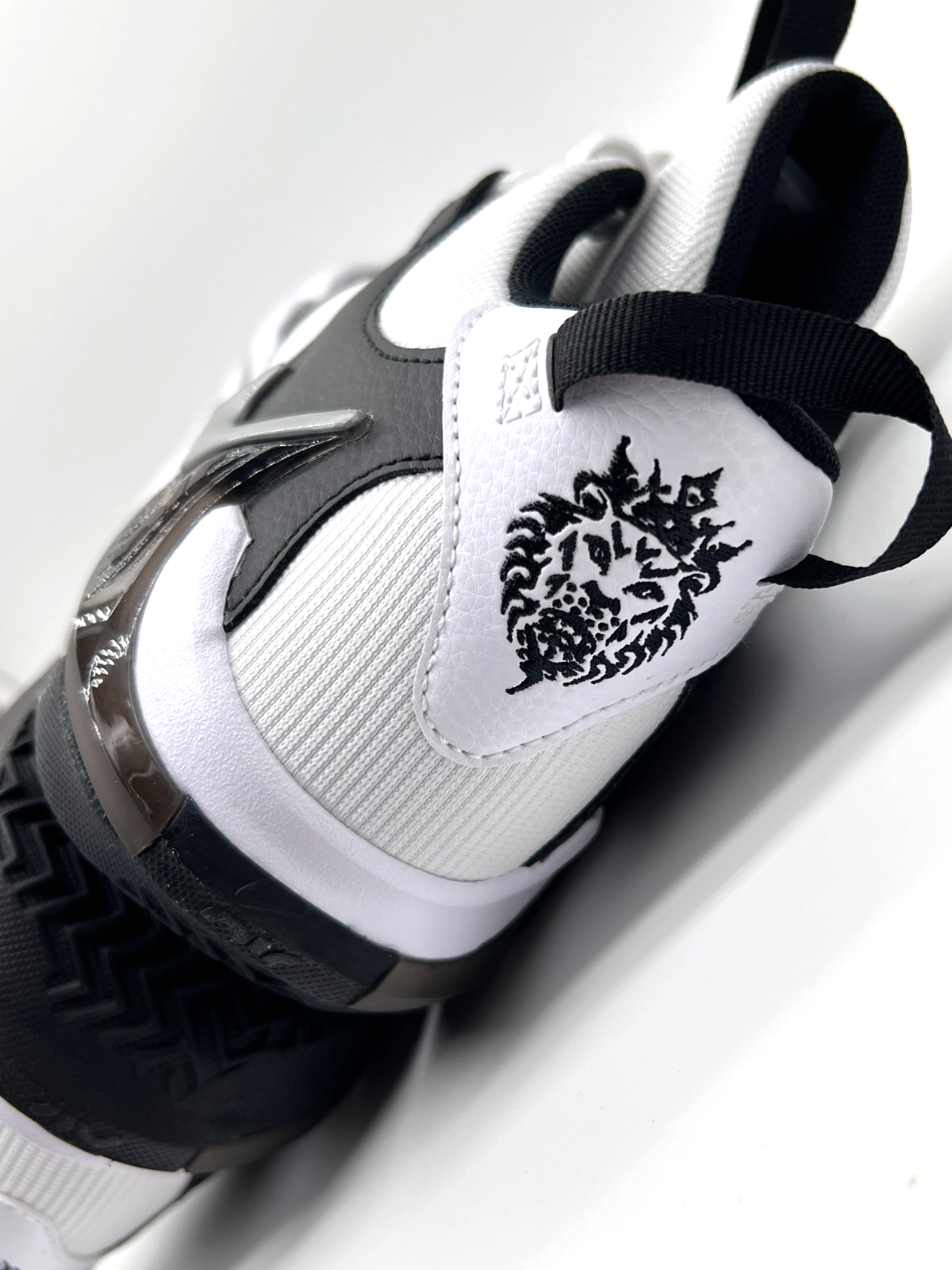 Nike LeBron Witness 7 GS 'White Black' DQ8650-100