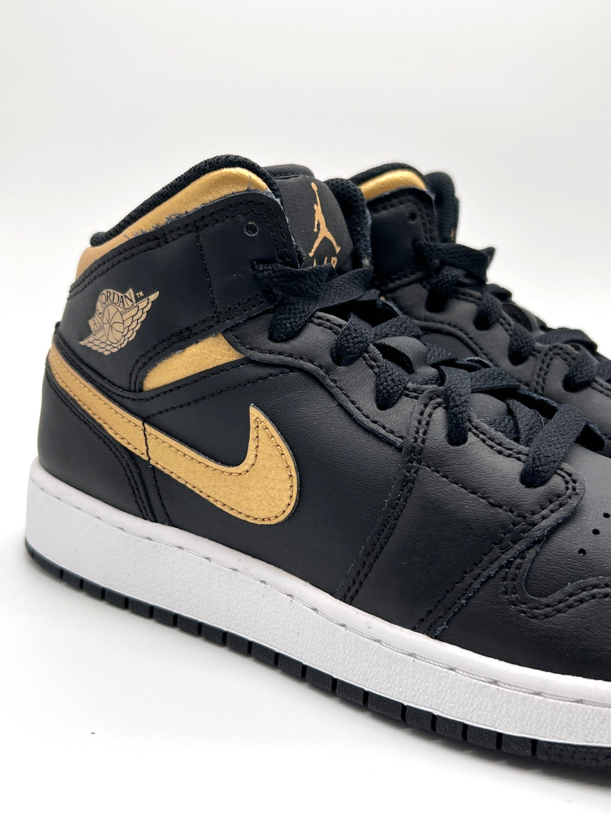 Nike Air Jordan 1 Mid Black/Metallic Gold-White GS Sz 5.5y New Rare DQ8423-071