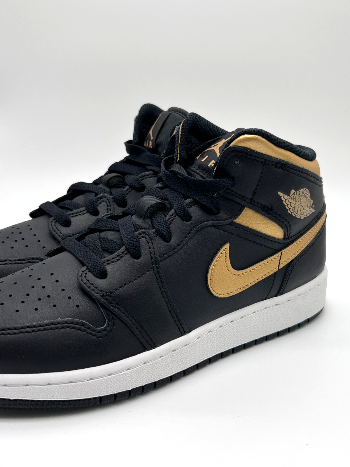 Nike Air Jordan 1 Mid Black/Metallic Gold-White GS Sz 5.5y New Rare DQ8423-071