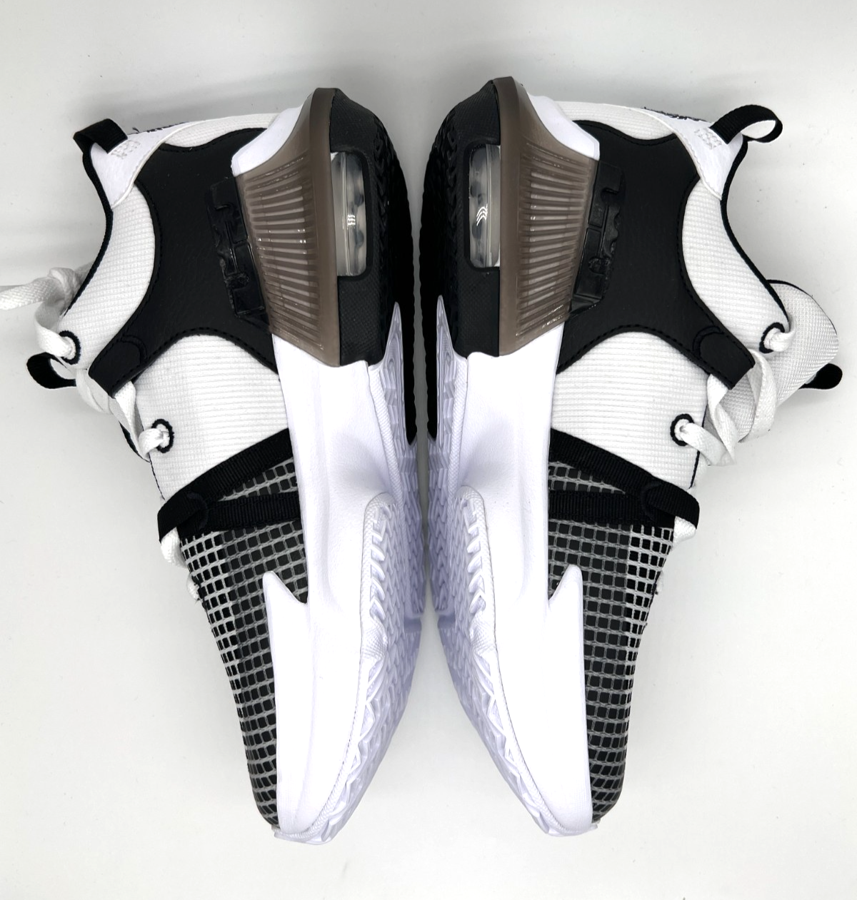 Nike LeBron Witness 7 GS 'White Black' DQ8650-100