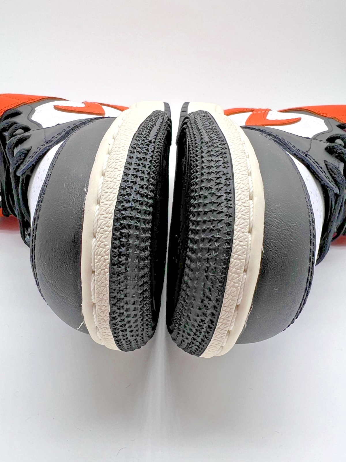 Air Jordan 1 Mid GS Black Toe Starfish DQ8423-801 5Y Women's 6.5 New