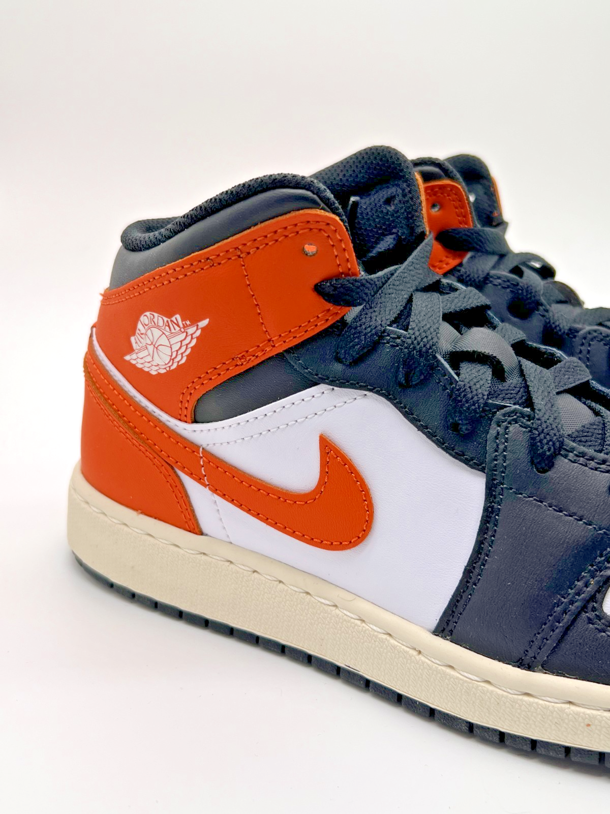 Air Jordan 1 Mid GS Black Toe Starfish DQ8423-801 5Y Women's 6.5 New