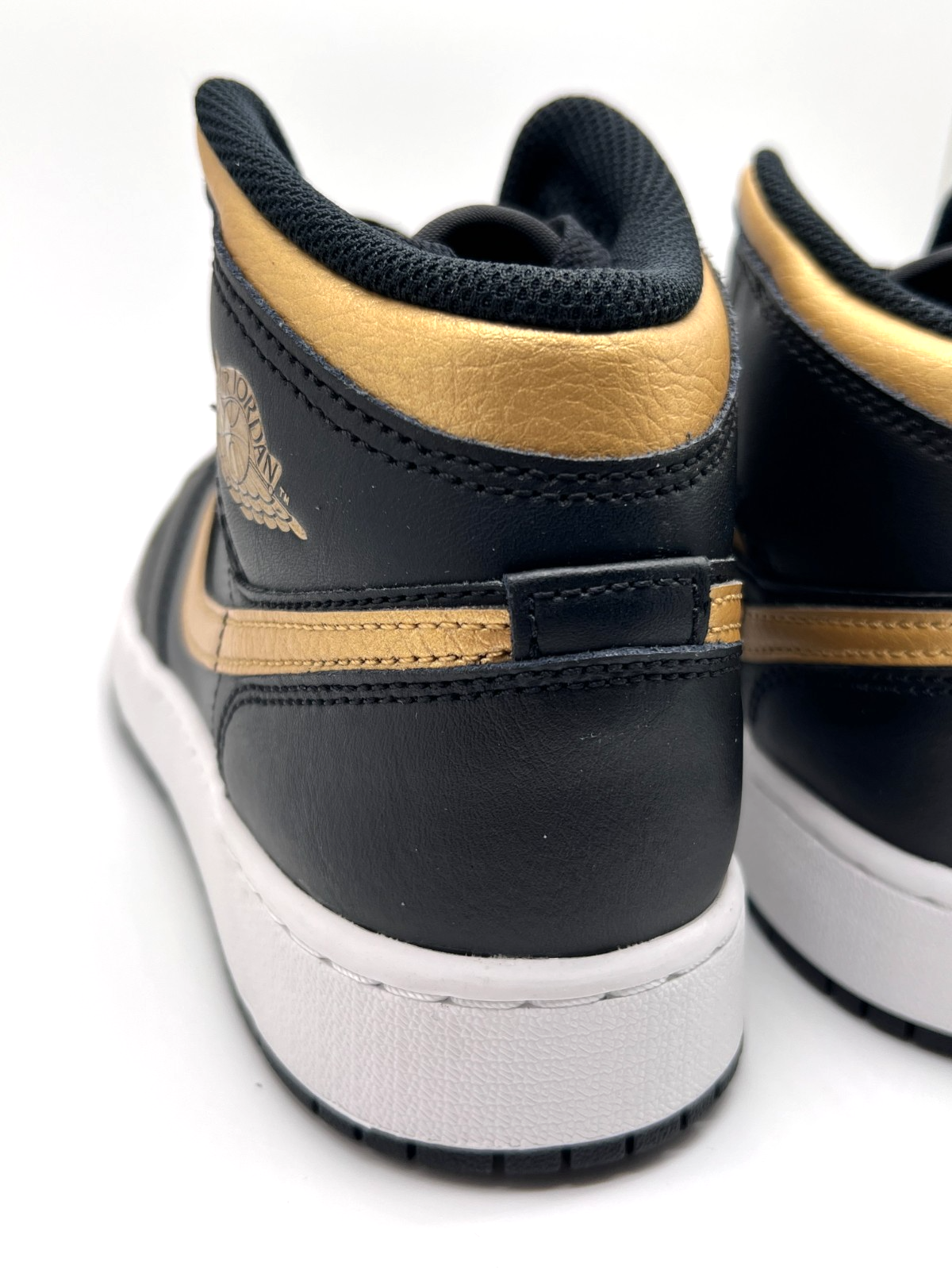 Nike Air Jordan 1 Mid Black/Metallic Gold-White GS Sz 5.5y New Rare DQ8423-071