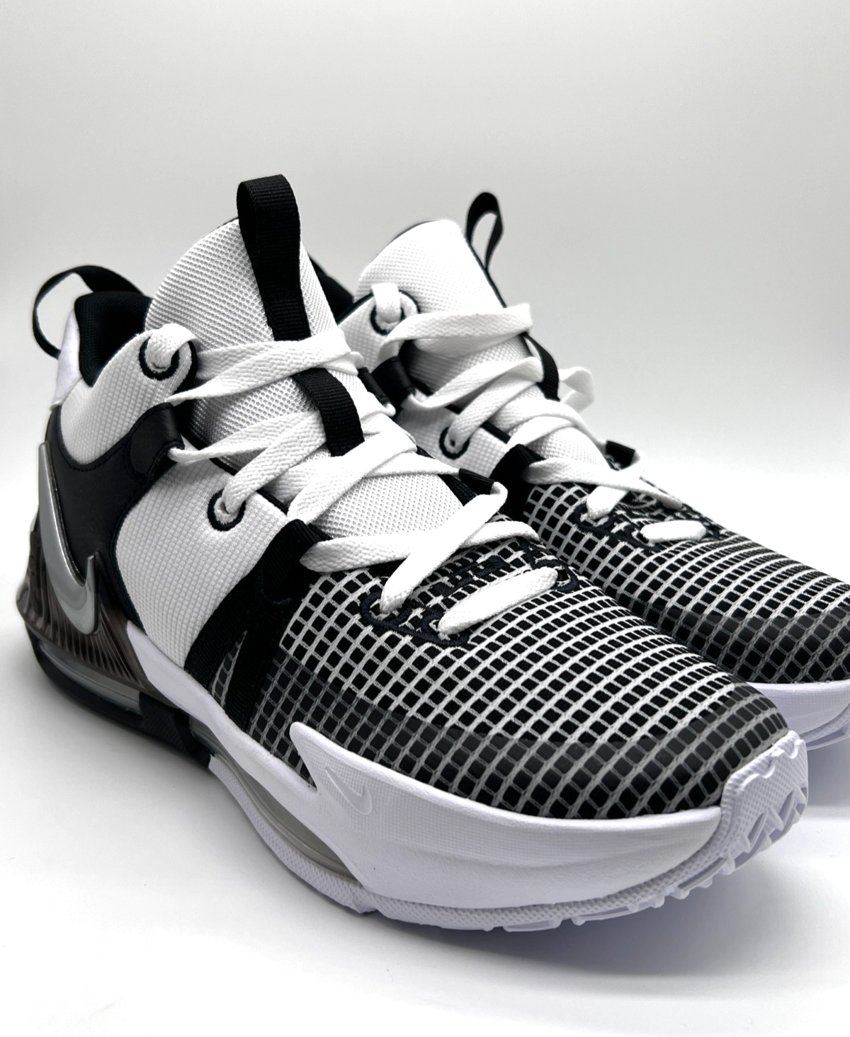 Nike LeBron Witness 7 GS 'White Black' DQ8650-100