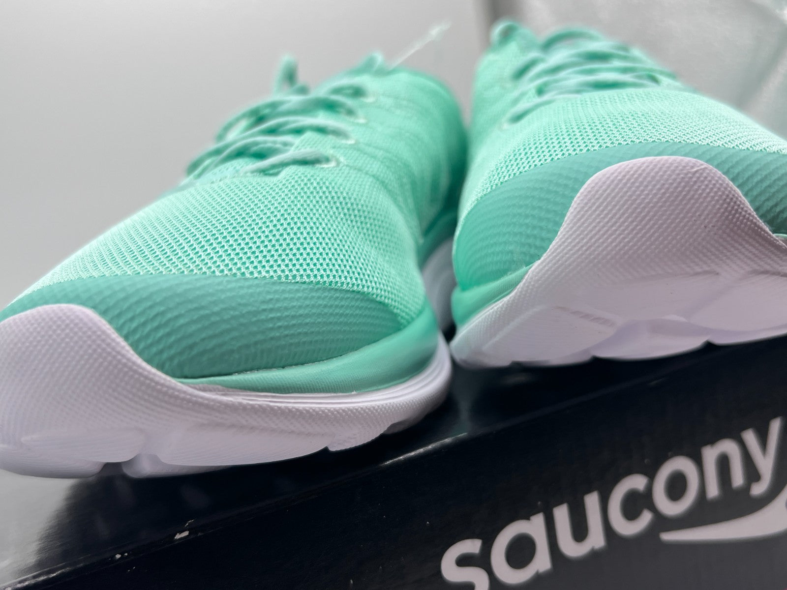 Saucony Swivel Mint S30003-3 Women's Running Shoes Size 10 NEW in Box