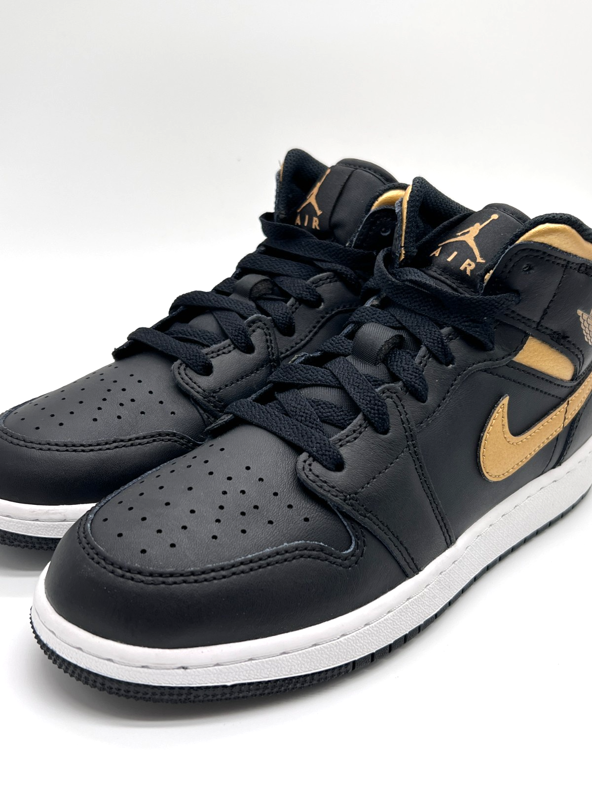 Nike Air Jordan 1 Mid Black/Metallic Gold-White GS Sz 5.5y New Rare DQ8423-071