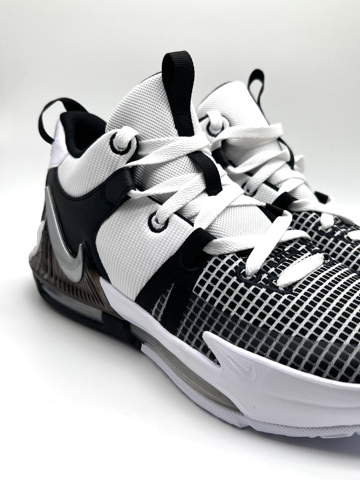 Nike LeBron Witness 7 GS 'White Black' DQ8650-100